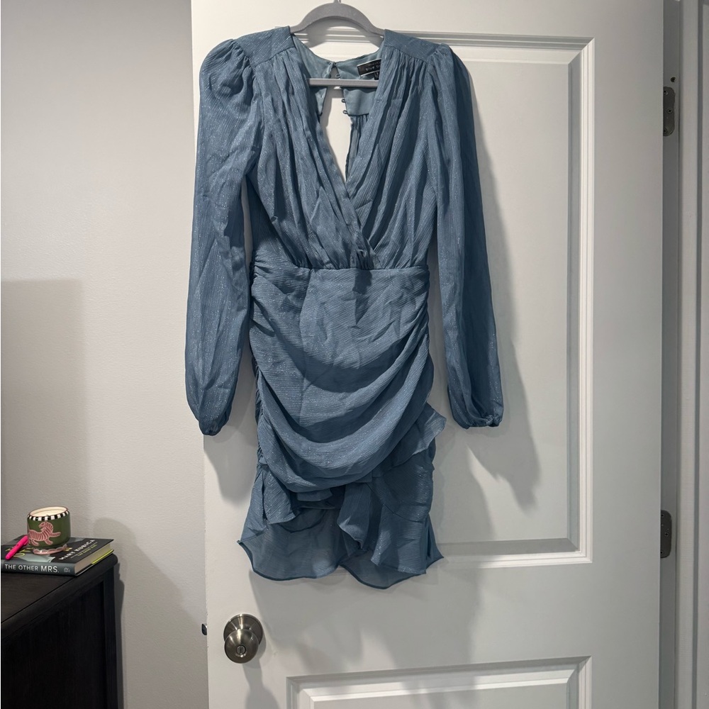 Elegant Blue Long-Sleeve Dress